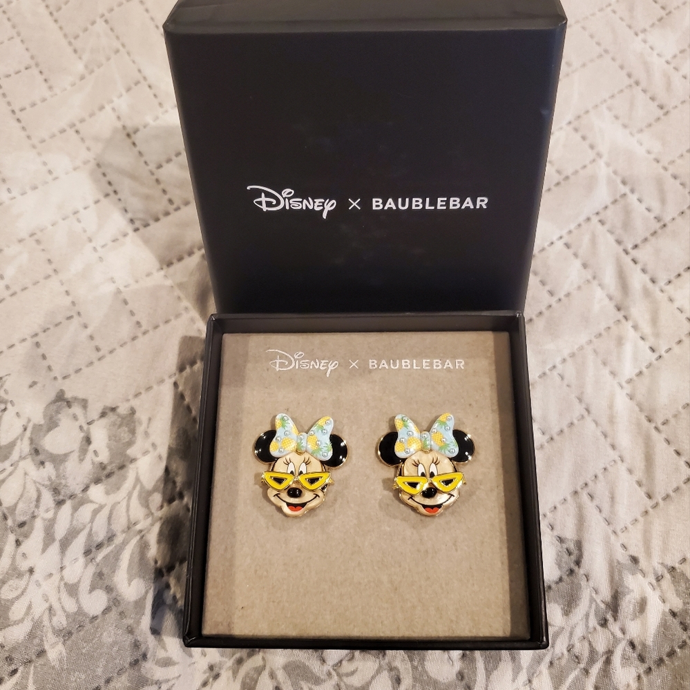 Disney Retro Minnie Mouse Earrings - Picture 7 of 7